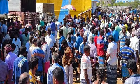 மேலப்பாளையம் சந்தையில் ஆடுகள் விற்பனை மும்முரம்