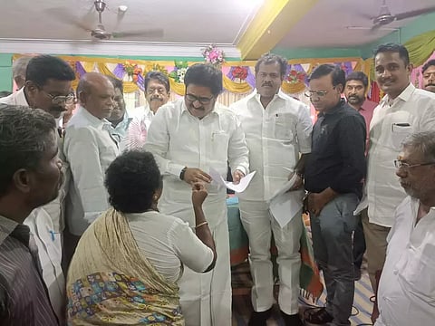 பொதுமக்களிடம் குறைகளை கேட்ட திருநாவுக்கரசர் எம்.பி.