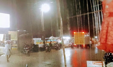 பனப்பாக்கத்தில் இடி, மின்னலுடன் கன மழை