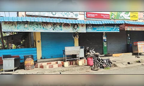 வன்னியர் சங்க மாவட்ட தலைவர் படுகொலை எதிரொலி: மறைமலைநகரில் 2-வது நாளாக கடைகள் அடைப்பு - போலீஸ் பாதுகாப்பு