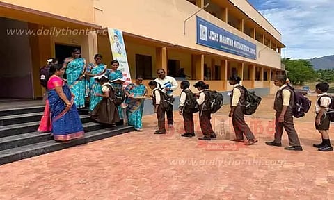 மாணவர்களுக்கு வரவேற்பு