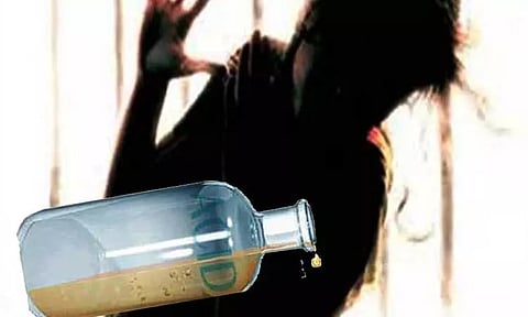 ஆந்திராவில் இளம் பெண் மீது திராவகம் வீச்சு