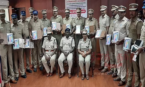 15 போலீஸ் அதிகாரிகளுக்கு 'டேப்லெட்'