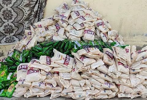 குலசேகரன்பட்டினம் அருகே பெட்டிக்கடையில் புகையிலை பறிமுதல்