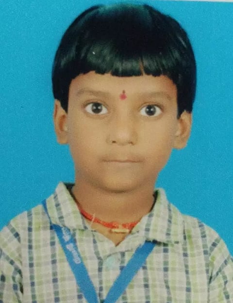 தண்ணீர் என நினைத்து அமிலத்தை குடிக்க கொடுத்ததால் சிறுமி சாவு