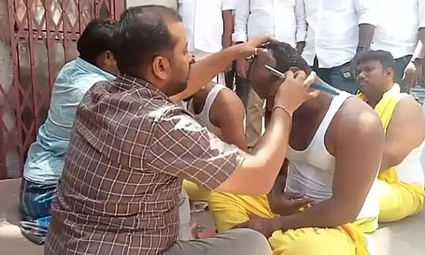 செந்தில் பாலாஜி விரைவில் குணமடைய, மொட்டை போட்டு வேண்டி கொண்ட ஆதரவாளர்கள்