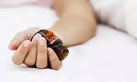 குடும்ப பிரச்சினை காரணமாக தொழிலாளி விஷம் குடித்து தற்கொலை