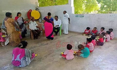 அங்கன்வாடியில் பேரூராட்சி தலைவர் ஆய்வு