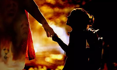 தூக்க மாத்திரை கொடுத்து 13-வயது சிறுமி விபசாரத்தில் தள்ளிய கொடுமை...! தாய் உள்பட உறவினர்கள் 8 பேர் கைது