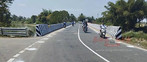 கோரையாறு பாலம் சாலையில் வேகத்தடை அமைக்கப்படுமா?