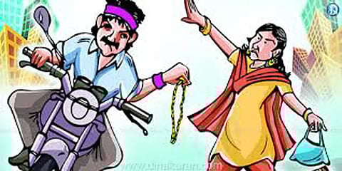 எடப்பாடி அருகே ஸ்கூட்டரில் சென்ற பெண்ணிடம் தங்க சங்கிலி பறிப்பு...!