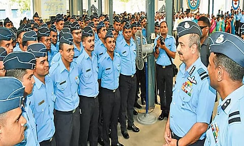 ஆவடி விமானப்படை நிலையத்தில் இந்திய விமானப்படை தளபதி வி.ஆர்.சவுதாரி ஆய்வு