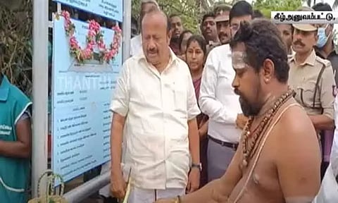 முதல்-அமைச்சர் கிராம சாலைகள் மேம்பாட்டுத் திட்டம் - கடலூரில் அமைச்சர் எம்.ஆர்.கே.பன்னீர்செல்வம் தொடங்கி வைத்தார்