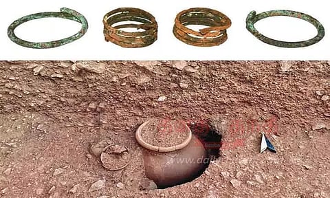 அகழாய்வில் குழந்தைக்கான முதுமக்கள் தாழியில் வெண்கல வளையல்கள் கண்டுபிடிப்பு