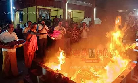 பிடாரி காளியம்மன் கோவிலில் மிளகாய் யாகம்