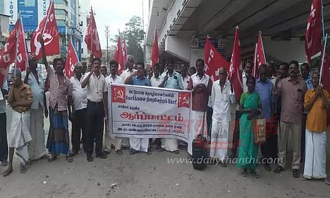 கட்டுமான தொழிலாளர்கள் ஆர்ப்பாட்டம்