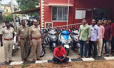 மோட்டார் சைக்கிள் திருட்டில் ஈடுபட்டவர் கைது