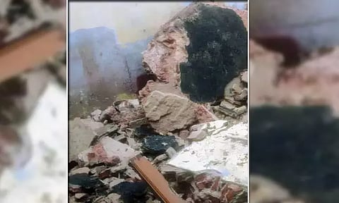 மழையின் போது வீட்டின் மேற்கூரை இடிந்து விழுந்தது