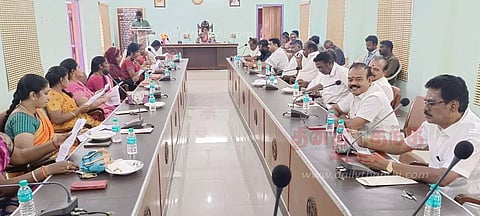 மாதந்தோறும் நகரசபை கூட்டம் நடத்த வேண்டும்