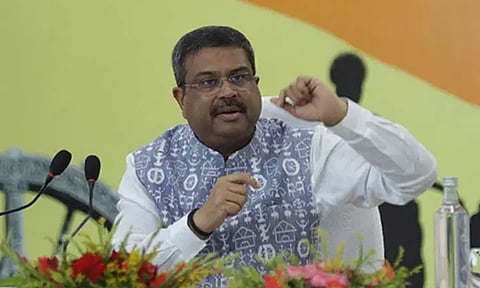 பாட புத்தகங்களில் இருந்து டார்வின் கொள்கை நீக்கம் இல்லை; மத்திய மந்திரி விளக்கம்