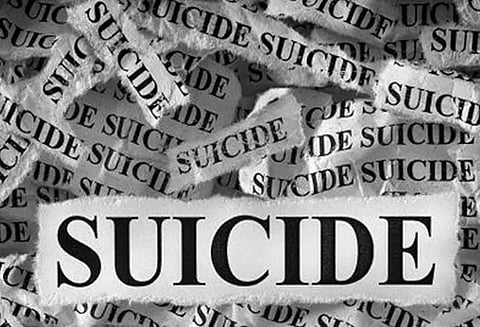 மங்களூரு அருகே பள்ளி மாணவி தூக்குப்போட்டு தற்கொலை