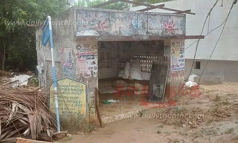 பயணிகள் நிழலகத்தை பராமரிக்க வேண்டும்