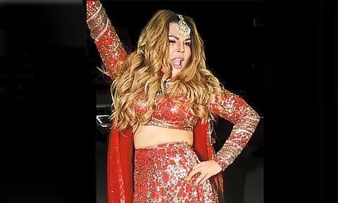 விவாகரத்து பெற்றதை குத்தாட்டம் போட்டு கொண்டாடிய நடிகை