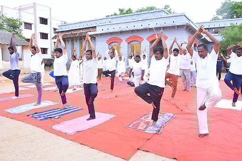 கோவில்பட்டி சப்-கோர்ட்டு வளாகத்தில் சர்வதேச யோகாதினம்