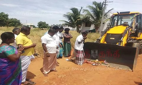 ஆலங்குளம் அருகே ரூ.48.70 லட்சத்தில் புதிய சாலை அமைக்கும் பணி