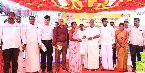 வன்னிப்பேரில் மக்கள் தொடர்பு திட்ட முகாம்: ரூ.30 லட்சத்தில் நலத்திட்ட உதவிகள் அமைச்சர் செஞ்சி மஸ்தான் வழங்கினார்