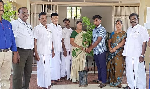 மரக்கன்றுகள் வழங்கும் நிகழ்ச்சி