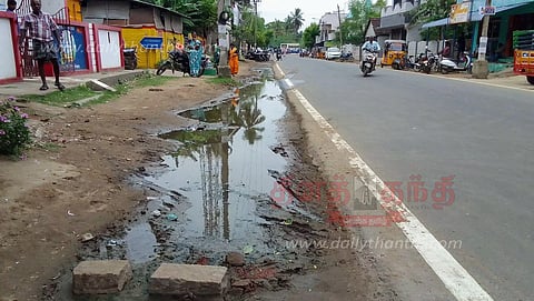5 இடங்களில் குழாய் உடைந்து வீணாகும் குடிநீர்