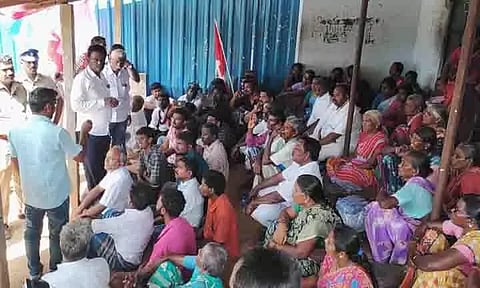 டாஸ்மாக் கடையை மூடக்கோரி பொதுமக்கள் முற்றுகை