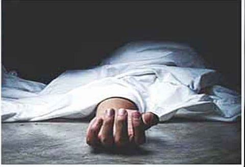 மினி லாரி மோதி தொழிலாளி பலி