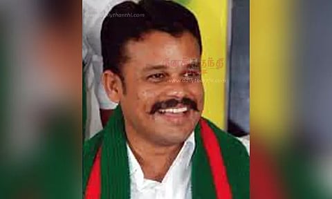 நாமக்கல் கோர்ட்டில் யுவராஜ் ஆஜர்