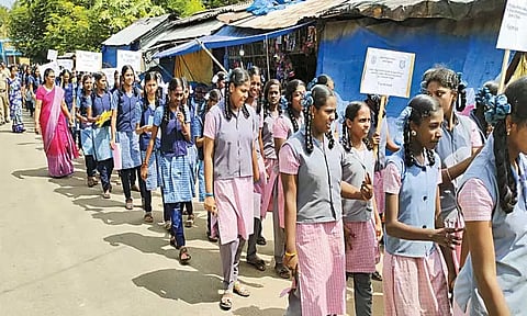 திருவள்ளூர் மாவட்டத்தில் போதை ஒழிப்பு குறித்து மாணவர்கள் விழிப்புணர்வு பேரணி