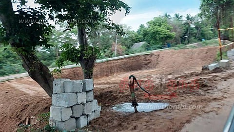 புதுமண்ணியாற்றில் தடுப்பணை கட்ட விவசாயிகள் எதிர்ப்பு