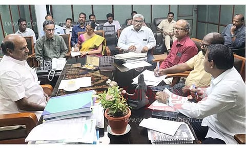 மீன்வளத்துறை அதிகாரிகளுடன் அமைச்சர் லட்சுமிநாராயணன் ஆலோசனை