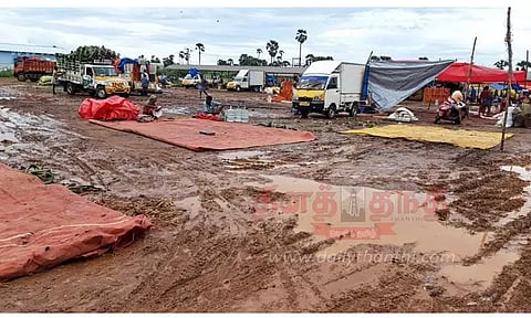 வாரச்சந்தையை சீரமைக்க வேண்டும்