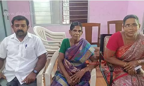 தலைவரின் தீர்மானத்தை கண்டித்து கவுன்சிலர்கள் உள்ளிருப்பு போராட்டம்