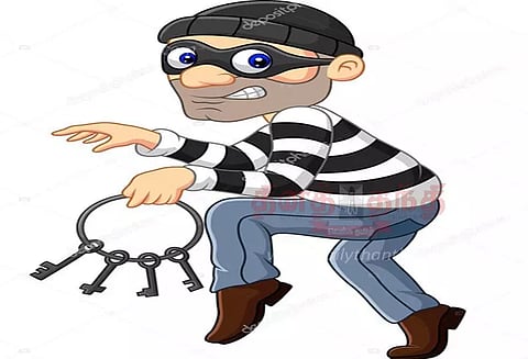 கோவிலில் திருட்டு முயற்சி; அலாரம் ஒலித்ததால் மர்மநபர்கள் தப்பி ஓட்டம்