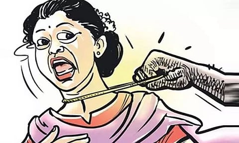 பேசின் பிரிட்ஜ் நிலையத்தில் ஓடும் ரெயிலில் பெண்ணிடம் 10 பவுன் நகை பறிப்பு