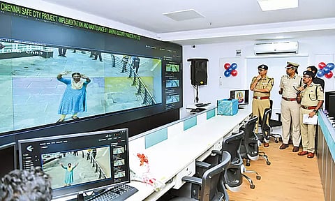 பெண்கள் பாதுகாப்புக்கு முக்கியத்துவம்: கண்காணிப்பு கேமராக்களை ஒருங்கிணைத்து கண்காணிக்கும் கட்டுப்பாட்டு மையம்