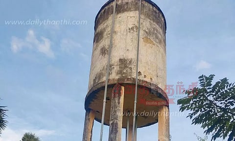 ஆபத்தான நிலையில் மேல்நிலை நீர்த்தேக்க தொட்டி
