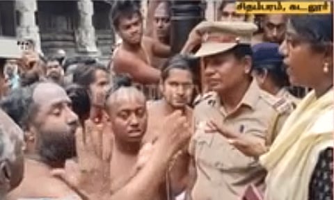 "யாரும்... சாமி தரிசனம் செய்யக்கூடாது.." - சிதம்பரம் தீட்சிதர்கள் வாக்குவாதம்