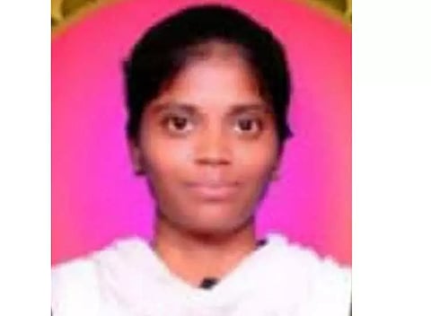 இளம் பெண் தற்கொலை