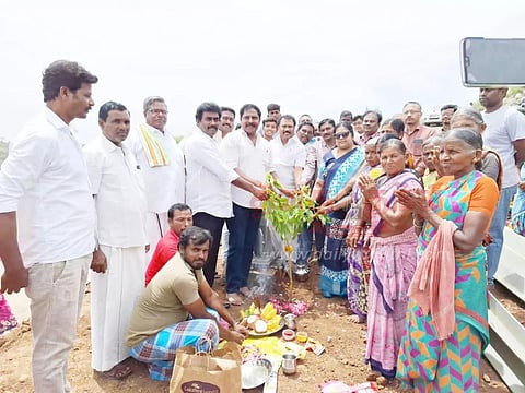 செல்போன் கோபுரம் அமைக்கும் பணி