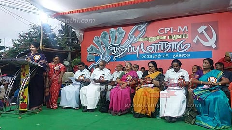 மக்களை பிரித்தாளக்கூடிய வேலையை பா.ஜனதா செய்கிறது தக்கலையில் கனிமொழி எம்.பி. குற்றச்சாட்டு