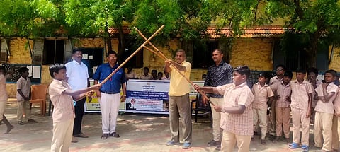 கோவில்பட்டி பள்ளியில் போதைப்பொருள் ஒழிப்பு விழிப்புணர்வு சிலம்பாட்ட போட்டி