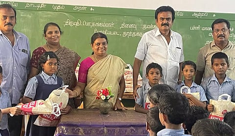 தூத்துக்குடியில் பள்ளி மாணவ, மாணவிகளுக்கு இலவச சீருடை....!!